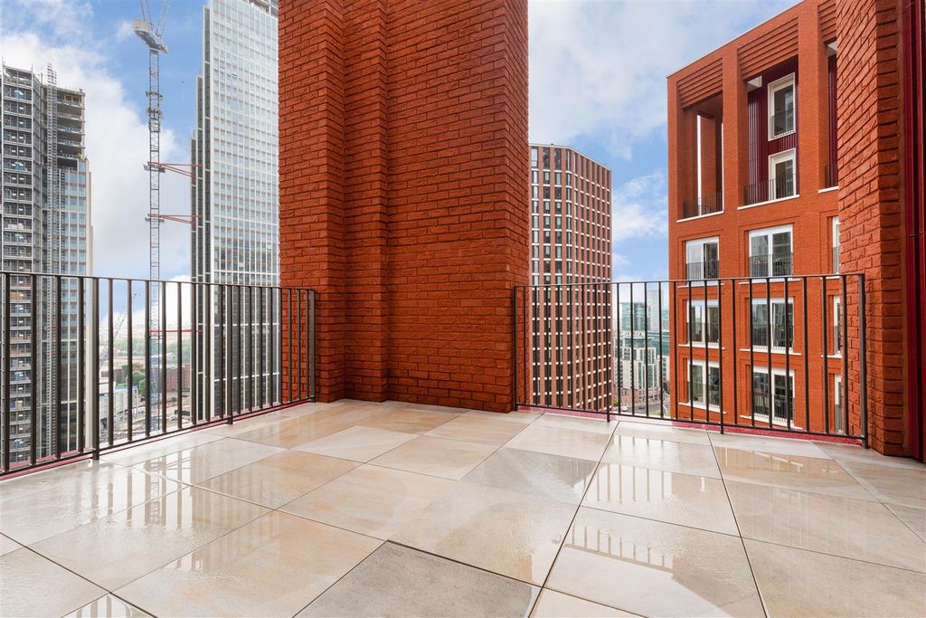 Property photo 3 of 6 Flat 123, 7A Exchange Gardens-17.Jpg