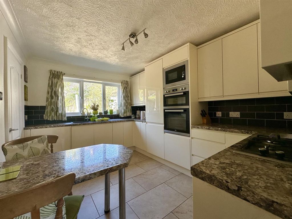 Property photo 2 of 22