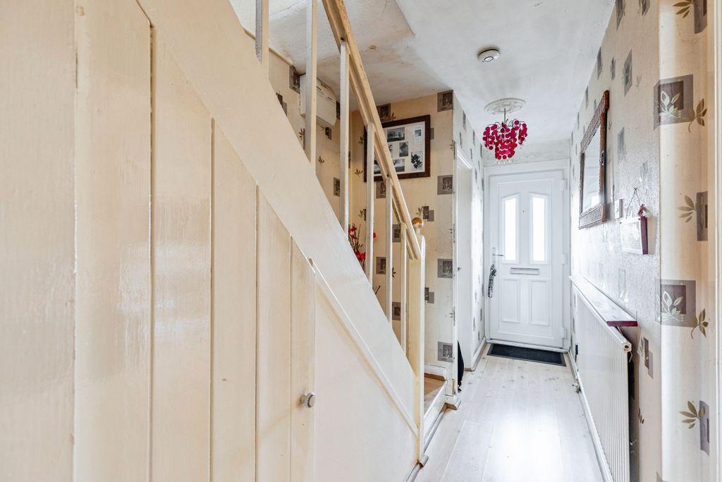 Property photo 2 of 14 Entrance Hall