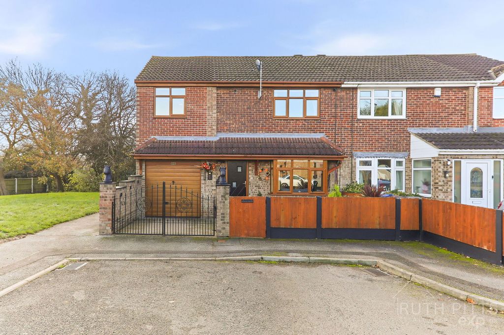 Property photo 2 of 27