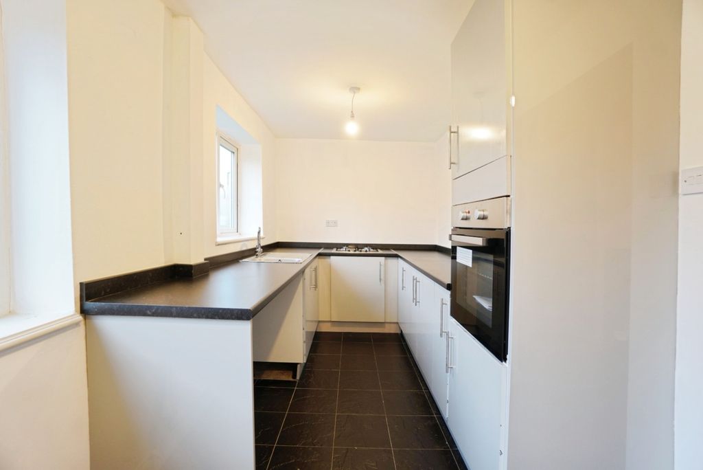 Property photo 3 of 12 4383104