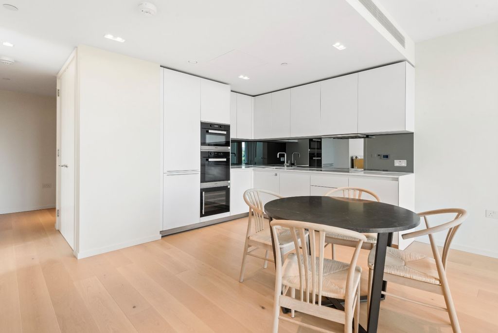 Property photo 3 of 15 Kitchen