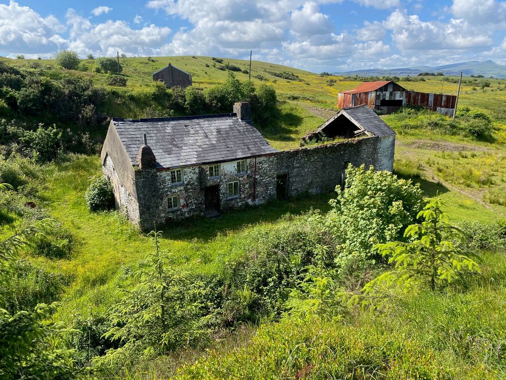 Property photo 1 of 12