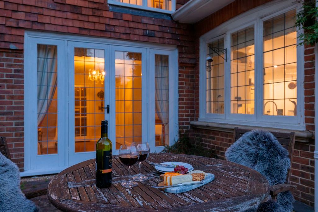 Property photo 1 of 5