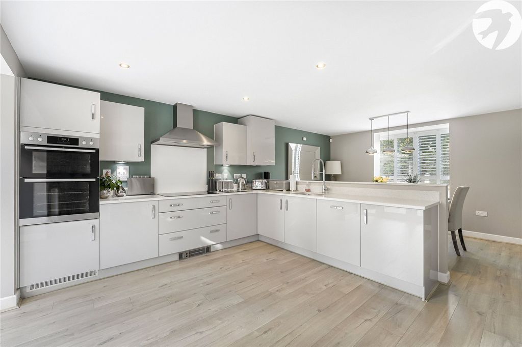 Property photo 3 of 38 Picture No. 10