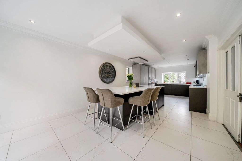 Property photo 2 of 30