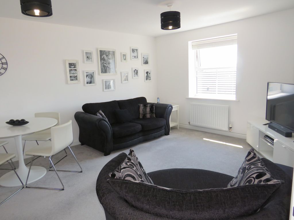 Property photo 3 of 9 Living Room