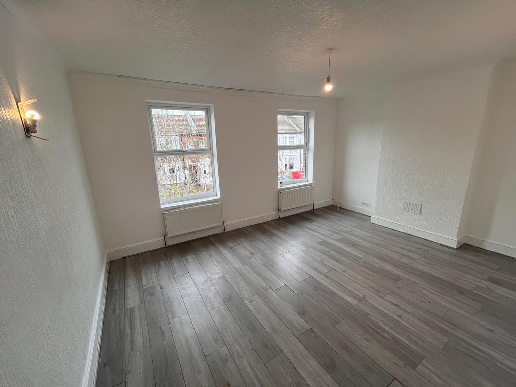 Property photo 3 of 13 Photo 2