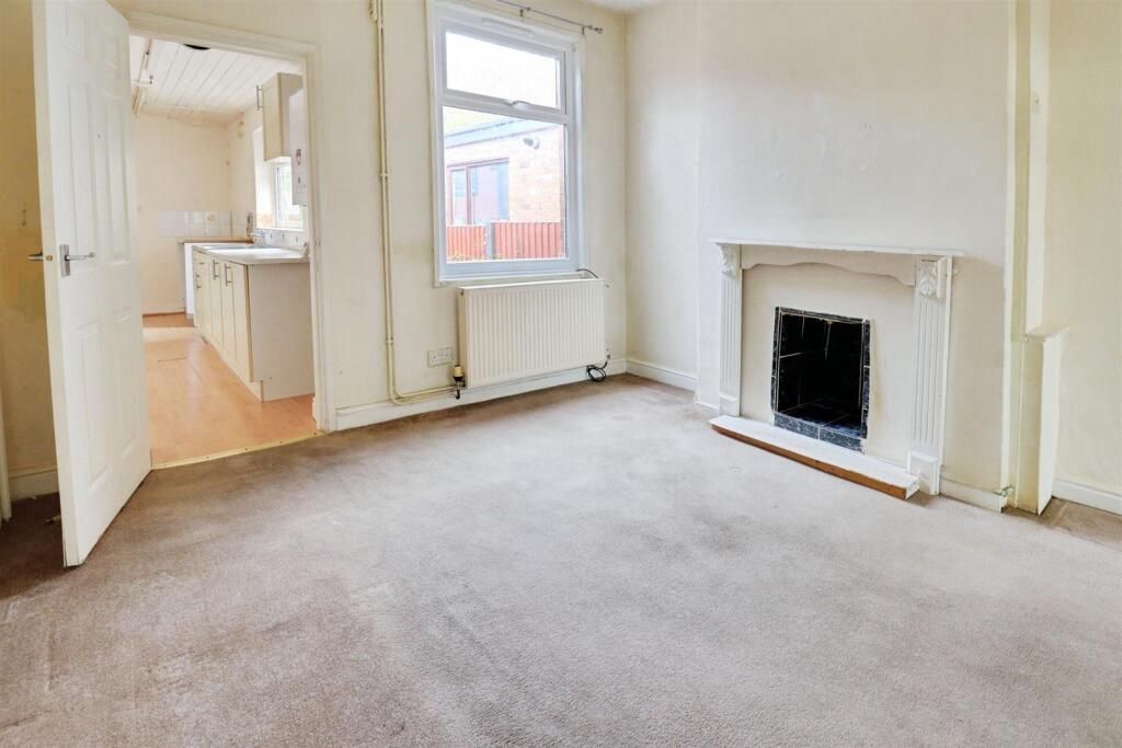 Property photo 3 of 18 15 Surrey Street, Crewe, Cw1 4Ab