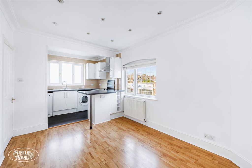 Property photo 2 of 8 Flat 3, 2A Leyborne Avenue-4.Jpg