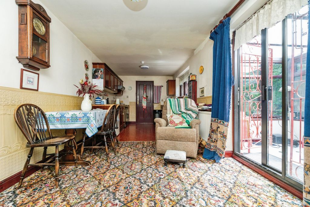 Property photo 3 of 15