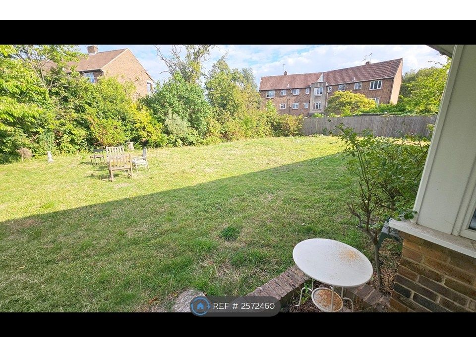 Property photo 3 of 12 Huge Shared Garden