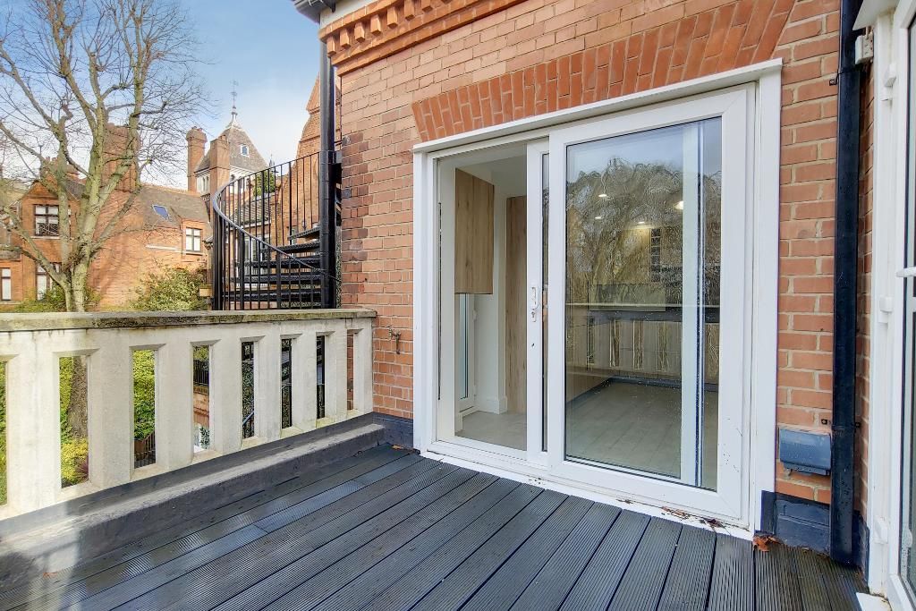 Property photo 3 of 18 Terrace