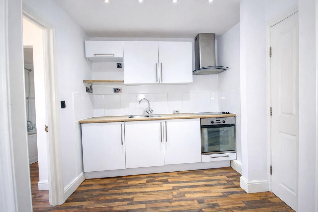 Property photo 3 of 8 Kitchen