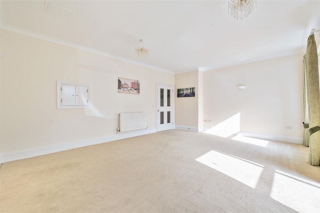 Property photo 3 of 12 Sitting / Dining Room