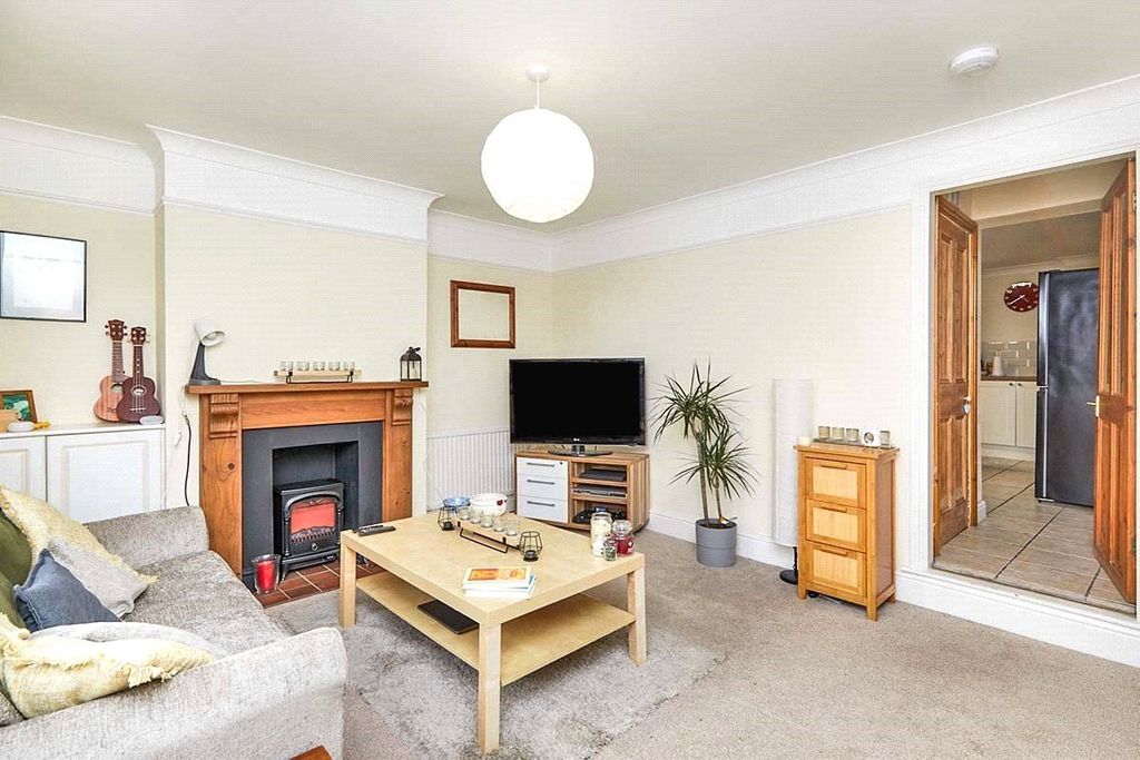 Property photo 2 of 8 Lounge