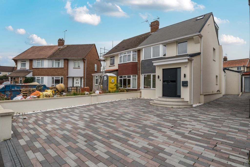 Property photo 1 of 28