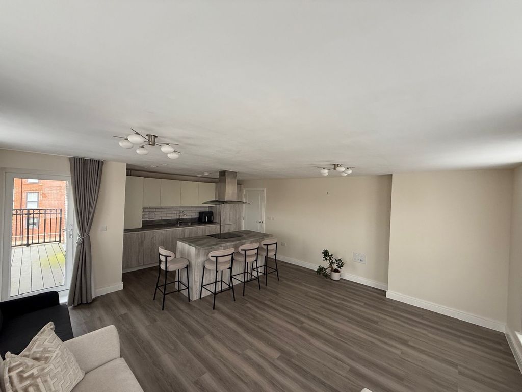 Property photo 3 of 10 Kitchen Reception