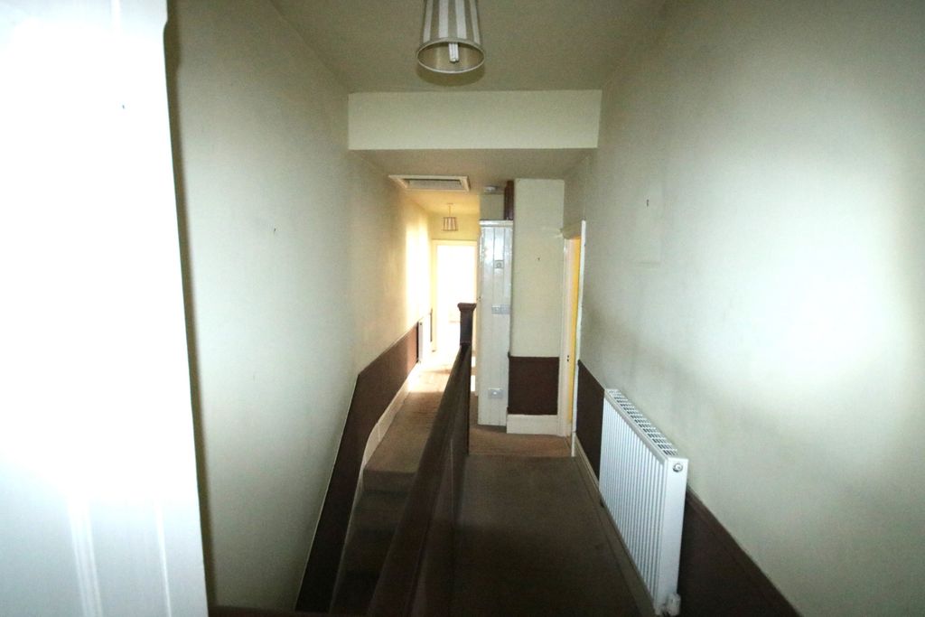 Property photo 2 of 12 Landing