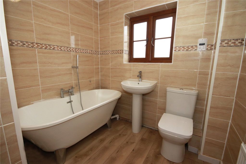 Property photo 3 of 27 Picture No. 04