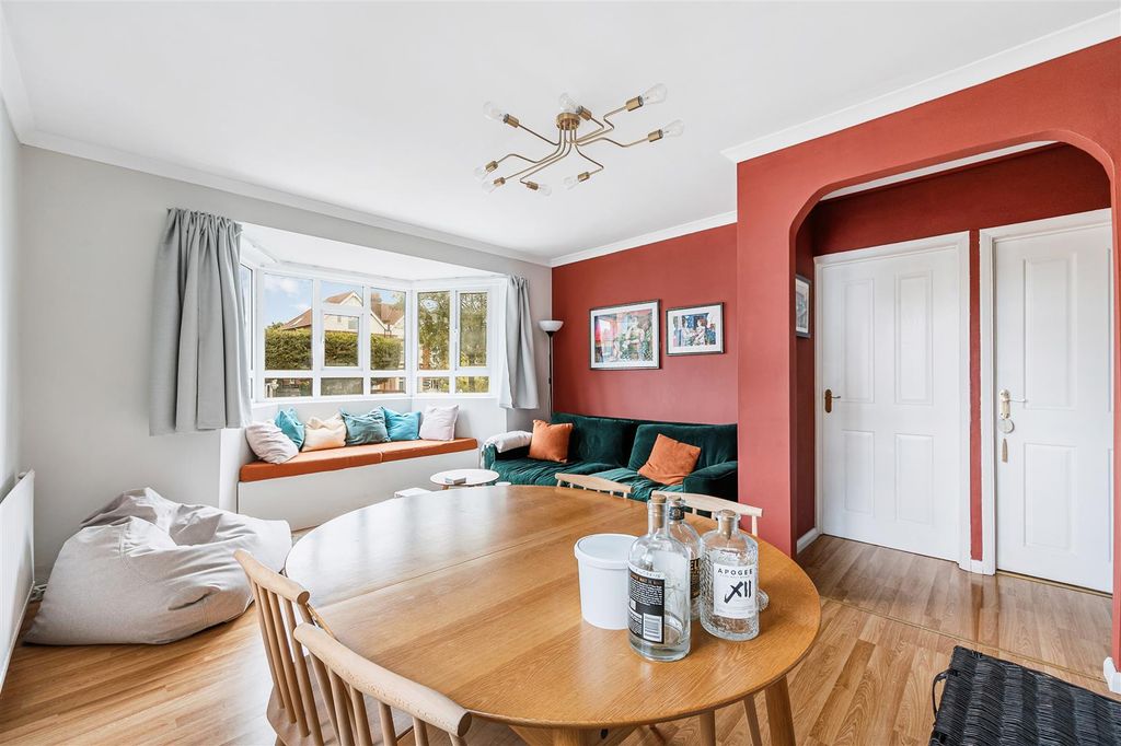 Property photo 3 of 10 405 Uxbridge Road-4.Jpg
