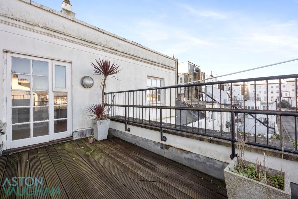 Property photo 3 of 21 4617982