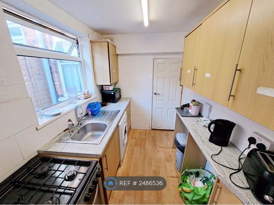 Property photo 3 of 4 Shared Kitchen