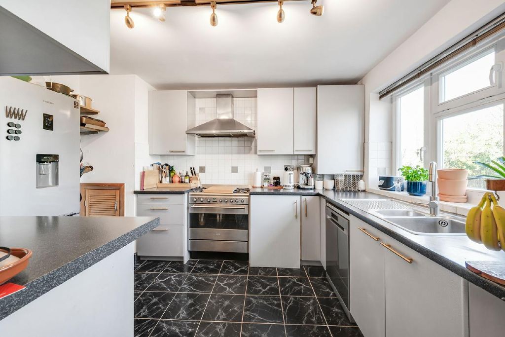 Property photo 2 of 8 Picture 2