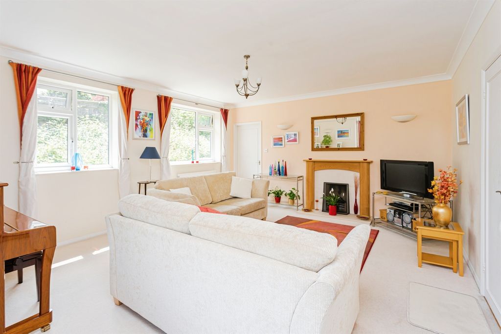 Property photo 3 of 17