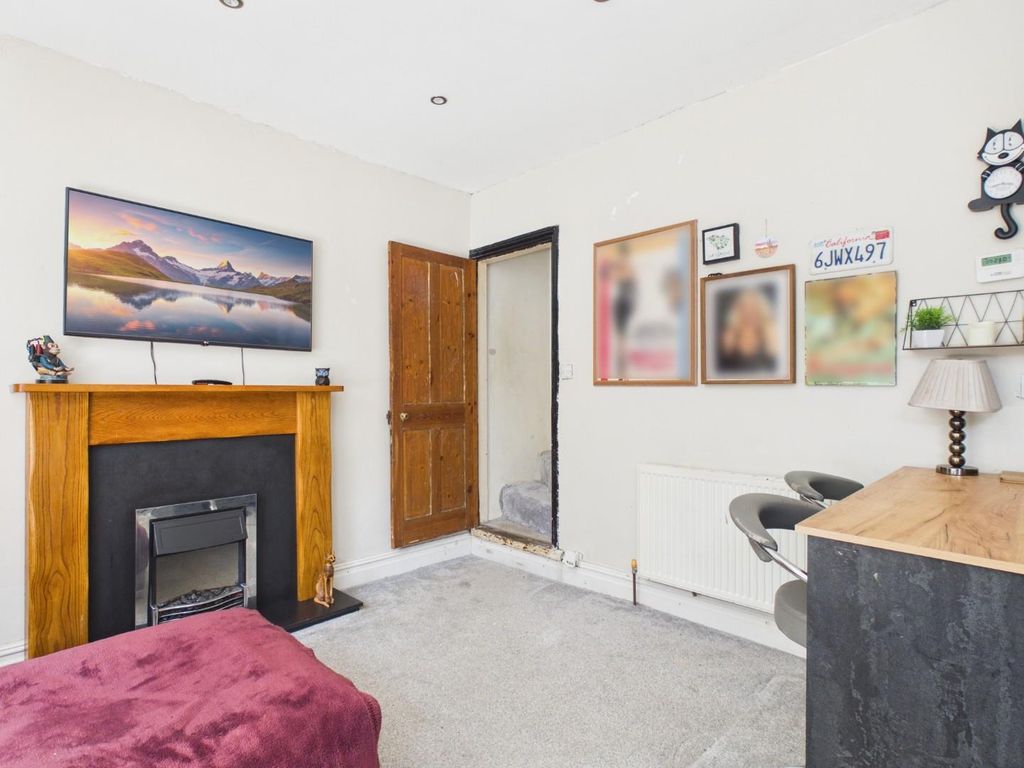 Property photo 3 of 15 Cam01268G0-Pr0487-Still002.Jpg