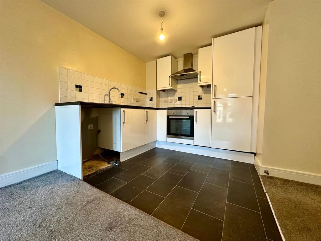 Property photo 3 of 8 Kitchen