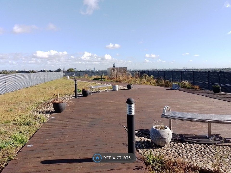 Property photo 3 of 17 Terrece Overlooking London Skyline