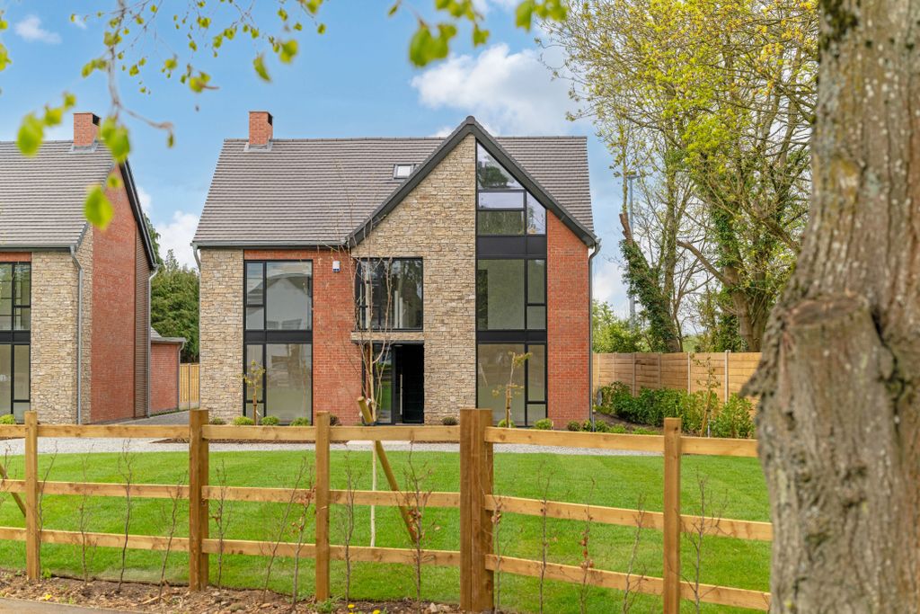 Property photo 1 of 24