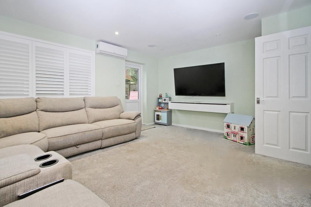 Property photo 3 of 14 Photo 3