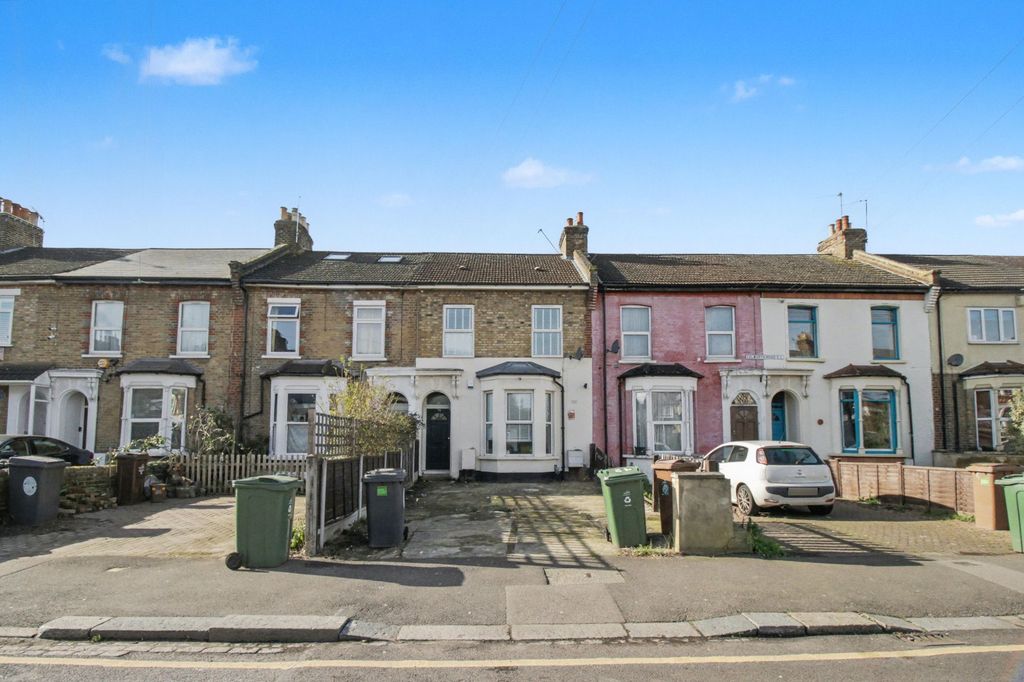 Property photo 1 of 16 72 Colworth Road, London E11 1Hy
