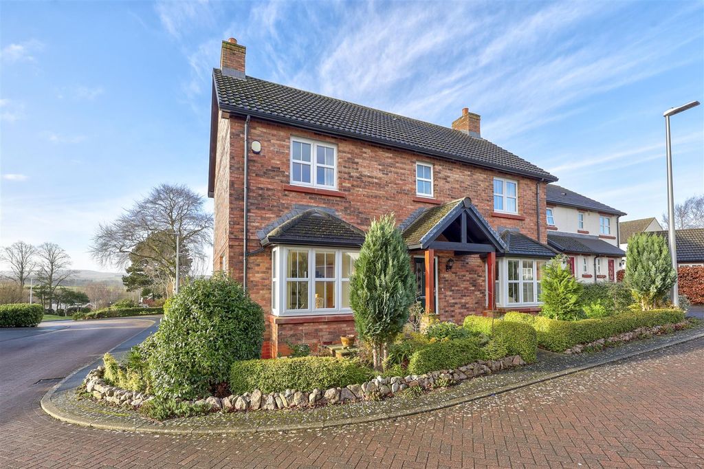 Property photo 1 of 20 35 Clifton Hill Gardens