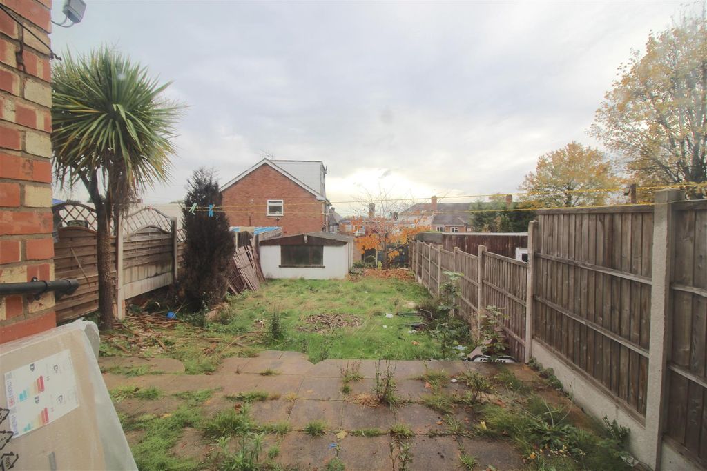 Property photo 2 of 8 Garden