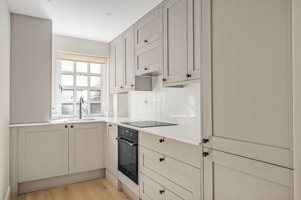 Property photo 1 of 18 Kitchen
