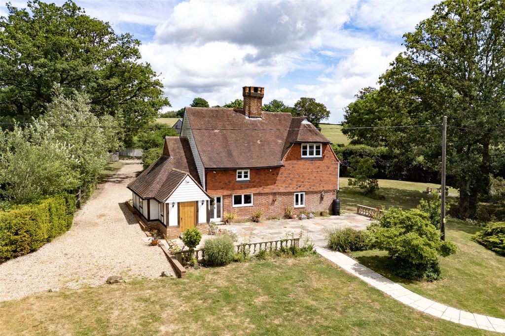 Property photo 2 of 31 Ludwells Farmhouse