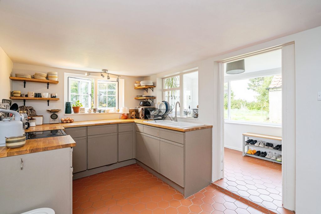 Property photo 2 of 25 Kitchen