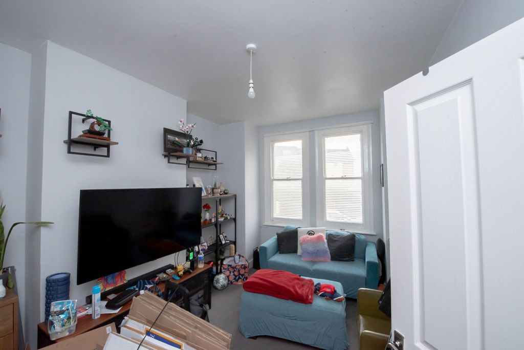 Property photo 3 of 8 Image 4