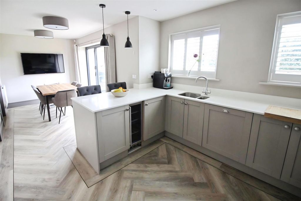 Property photo 3 of 19 Kitchen/Diner