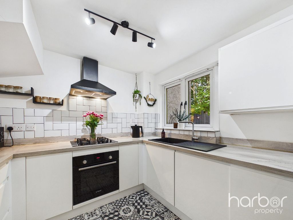 Property photo 3 of 19 5676725