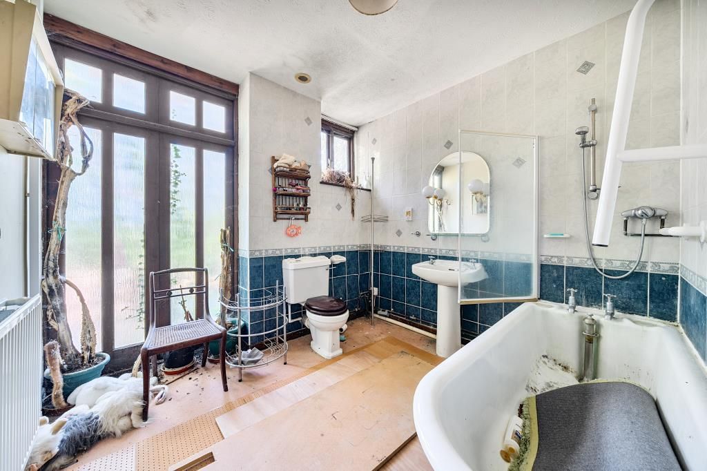 Property photo 3 of 20 Bathroom
