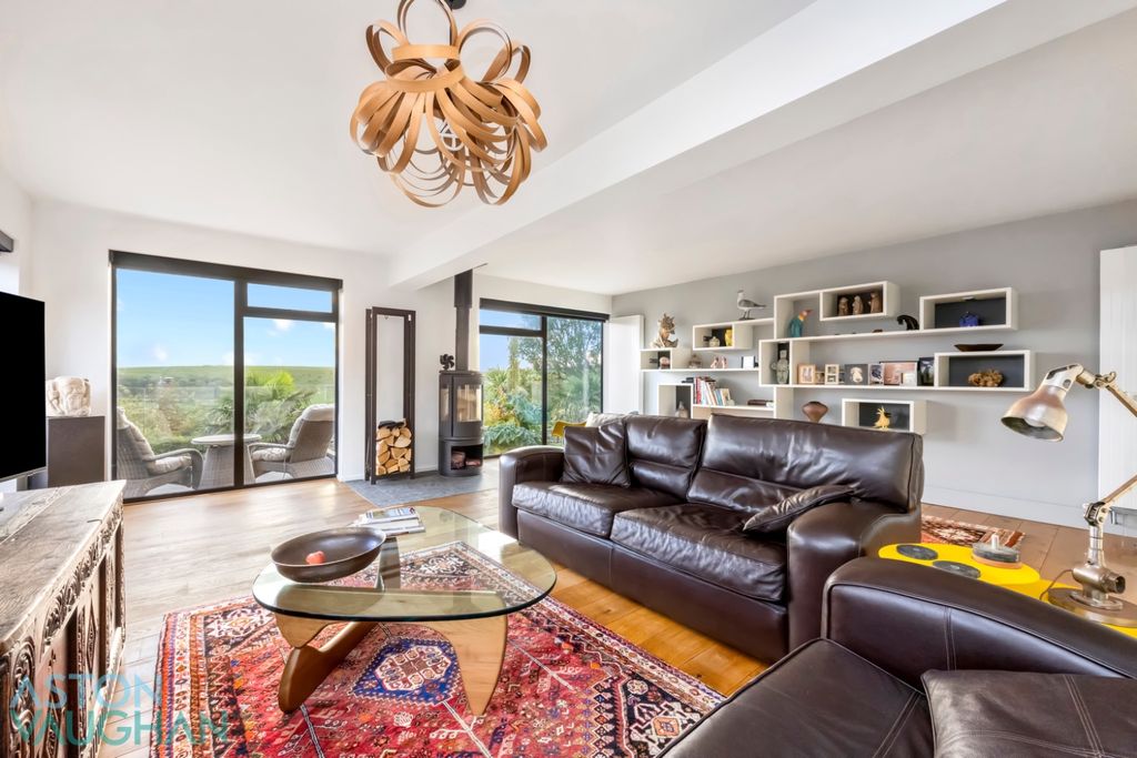 Property photo 3 of 35 5720993