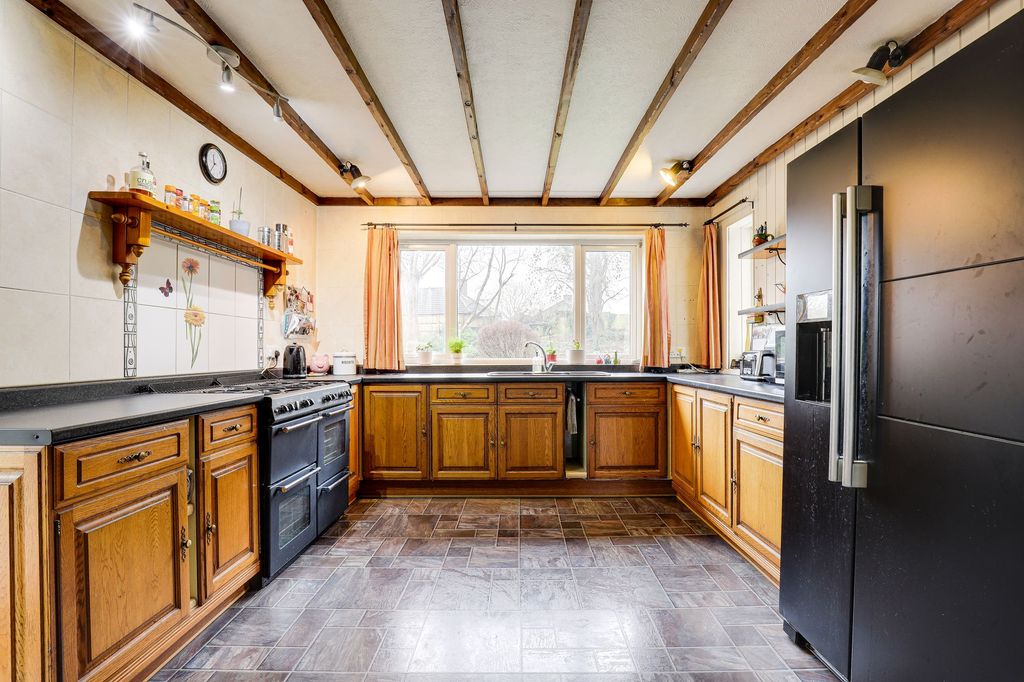 Property photo 3 of 37