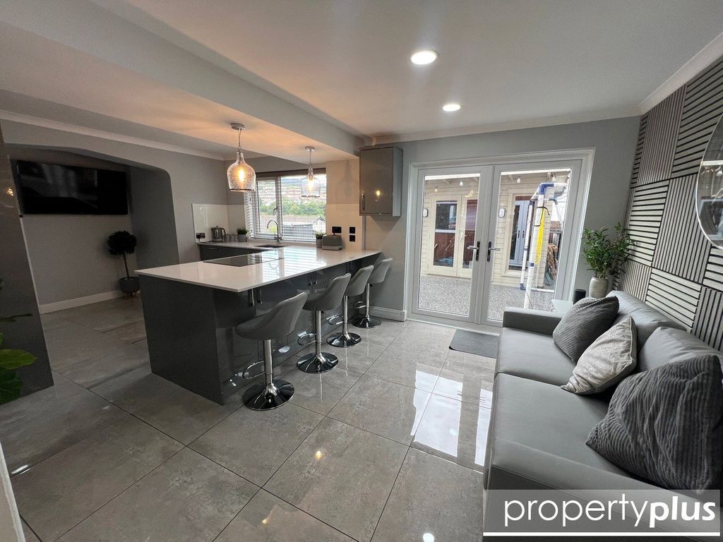 Property photo 1 of 40 Picture No. 06