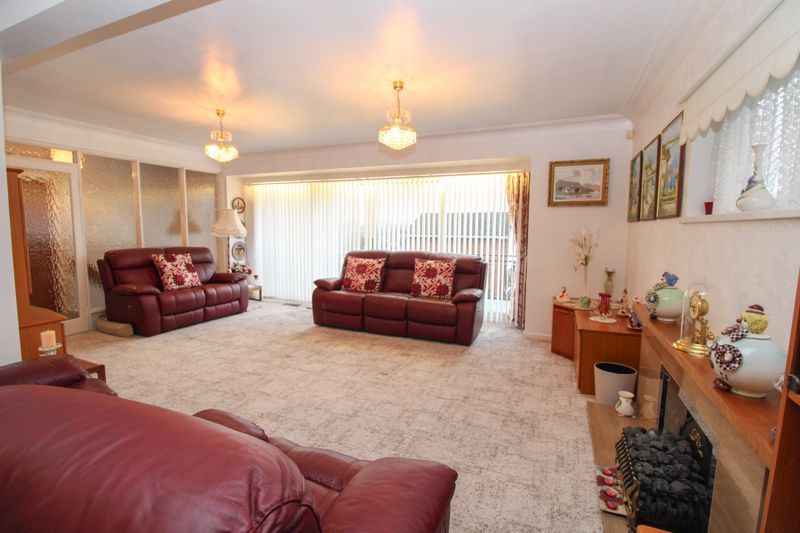 Property photo 2 of 14 Lounge