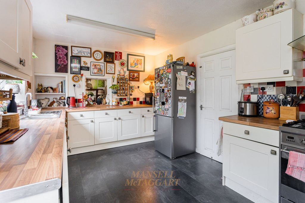 Property photo 2 of 30