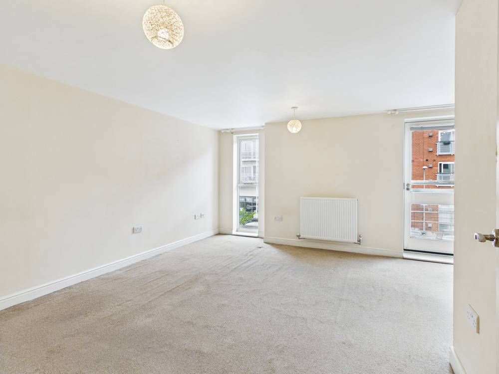 Property photo 3 of 9 Giraffe360-Still004